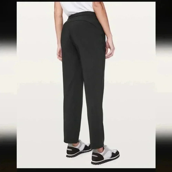 Lululemon On The Move Pant *Lightweight Black - Picture 2 of 8